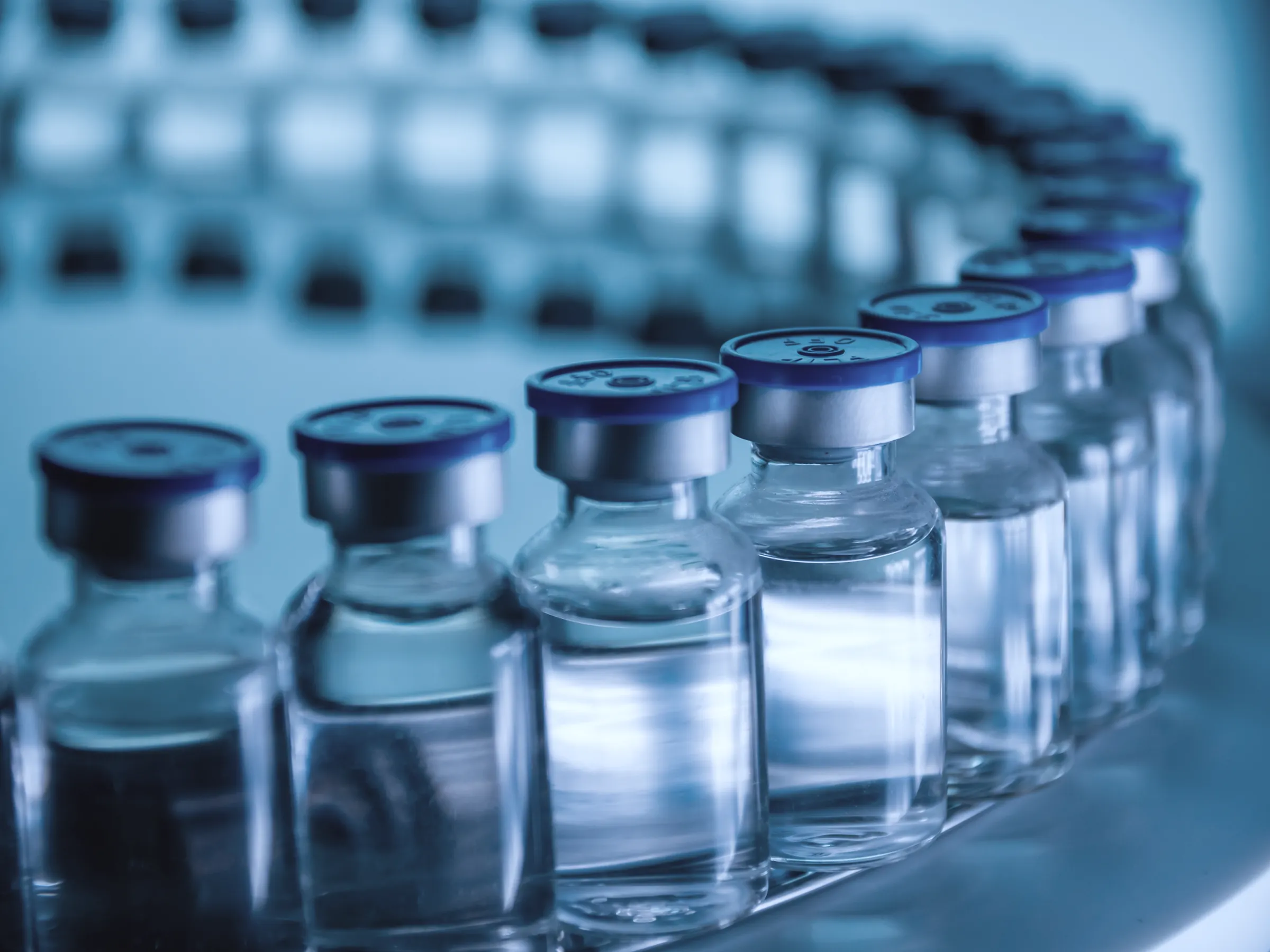Vials moving along a filling line